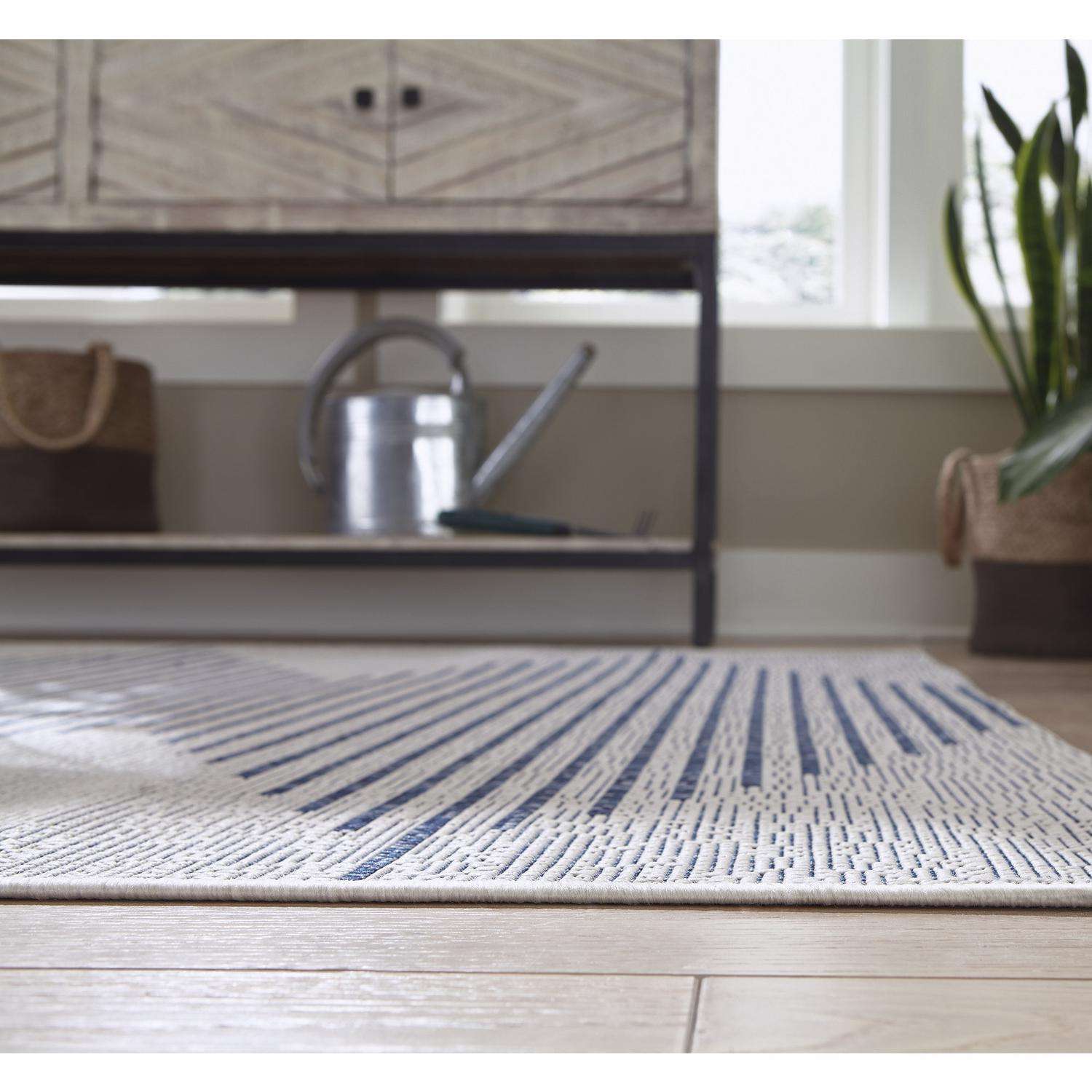  Signature Design By Ashley Alverno 94 In. W X 122 In. L Blue/White Geometric Polypropylene Rug